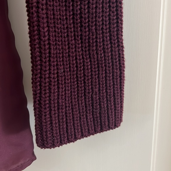 Burgundy top with knitted cardigan and silk bottom - Picture 5 of 7